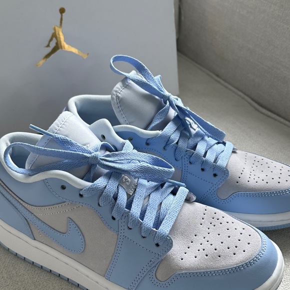 Air Jordan 1 Low - Picture 2 of 6